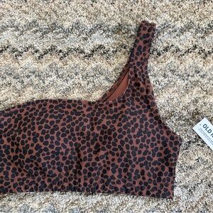 Leopard Print One-Shoulder Sports Bra